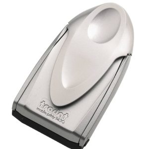 Stampila de buzunar Trodat 9430, compactă, de culoare neagră, cu clips de prindere și logo Trodat vizibil, ideală pentru profesioniști mobili.