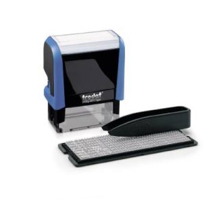 Ștampila Trodat Printy 4911 TYPO este soluția ideală pentru cei care au nevoie de un text flexibil, ce poate fi modificat în orice moment. Indiferent dacă schimbi numărul de telefon, adresa sau mesajul promoțional, setul complet de litere, cifre și penseta incluse îți permit să refaci amprenta în doar câteva minute.